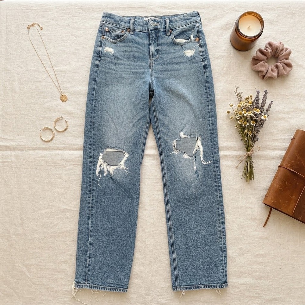 American Eagle Curvy Straight Distressed Jeans Medium Wash Size 4 Regular